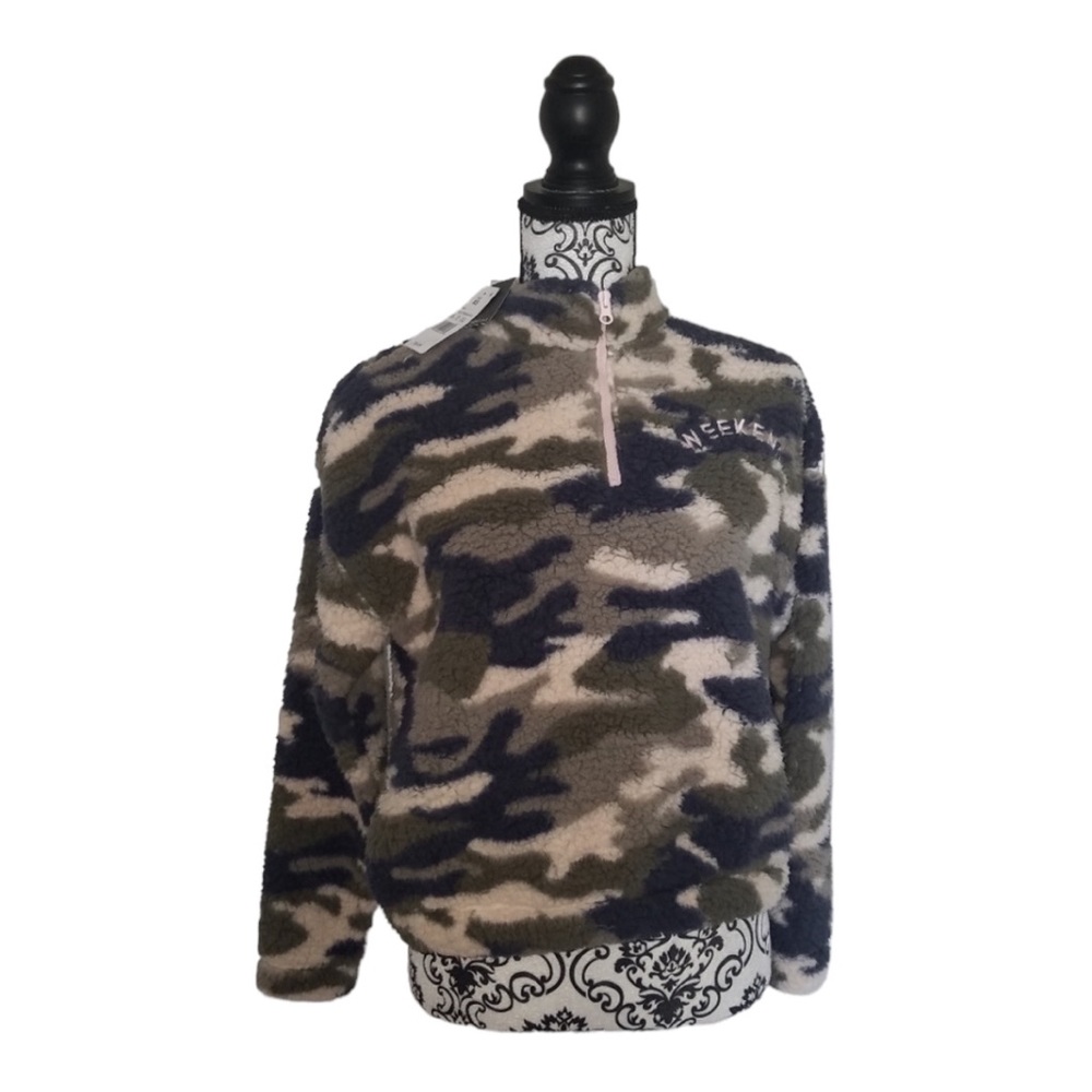 SOLD Women's Size XS Juniors Weekend Fleece Shirt - Picture 1 of 10